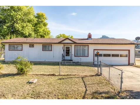 536 Glen Avenue Sutherlin OR 97479
