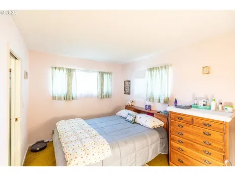 536 Glen Avenue Sutherlin OR 97479