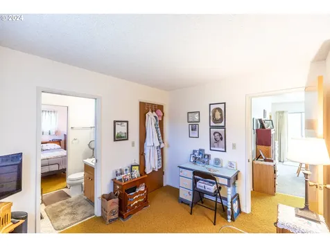 536 Glen Avenue Sutherlin OR 97479