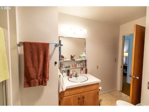 536 Glen Avenue Sutherlin OR 97479