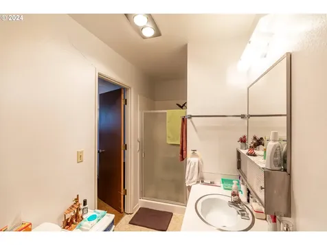 536 Glen Avenue Sutherlin OR 97479
