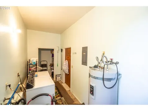 536 Glen Avenue Sutherlin OR 97479