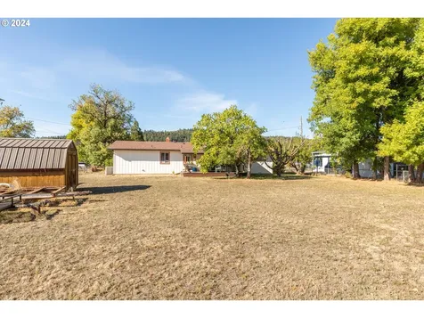 536 Glen Avenue Sutherlin OR 97479