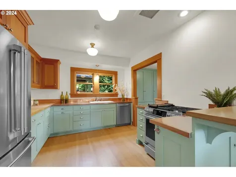 888 W 8th Avenue Eugene OR 97402