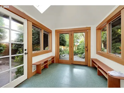 888 W 8th Avenue Eugene OR 97402