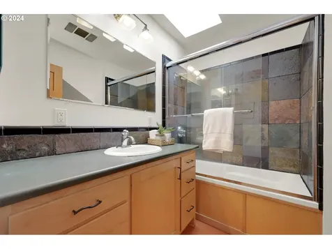 888 W 8th Avenue Eugene OR 97402