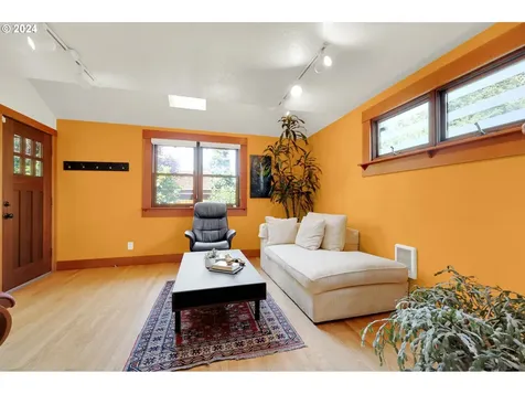 888 W 8th Avenue Eugene OR 97402