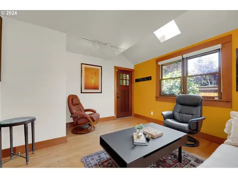 888 W 8th Avenue Eugene OR 97402