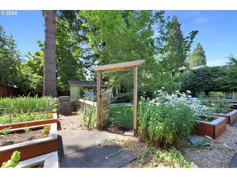 888 W 8th Avenue Eugene OR 97402