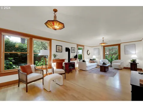 888 W 8th Avenue Eugene OR 97402