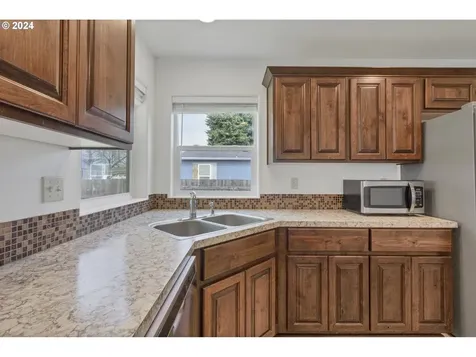 814 18th Avenue Sweet Home OR 97386