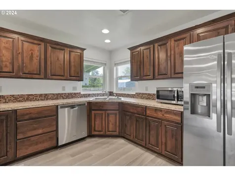 814 18th Avenue Sweet Home OR 97386