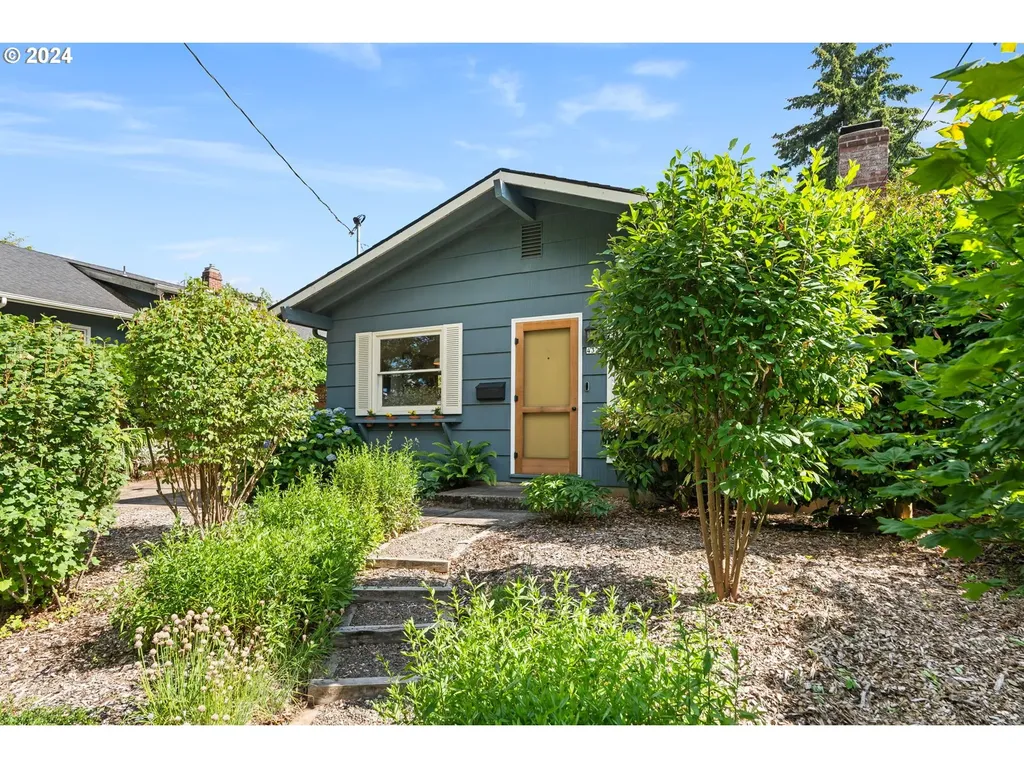 4322 Se Mitchell Street Portland OR 97206