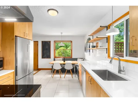4322 Se Mitchell Street Portland OR 97206