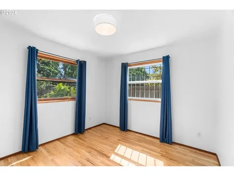 4322 Se Mitchell Street Portland OR 97206