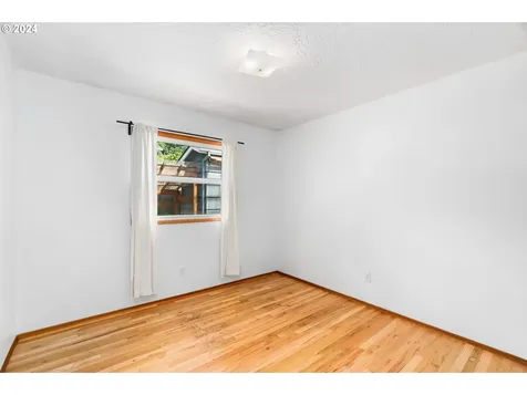 4322 Se Mitchell Street Portland OR 97206
