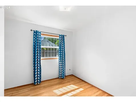 4322 Se Mitchell Street Portland OR 97206
