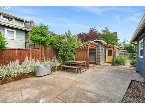 4322 Se Mitchell Street Portland OR 97206