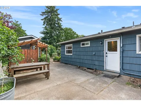 4322 Se Mitchell Street Portland OR 97206