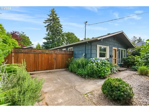 4322 Se Mitchell Street Portland OR 97206