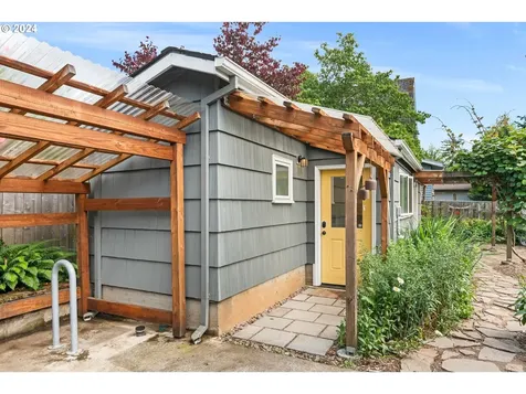 4322 Se Mitchell Street Portland OR 97206