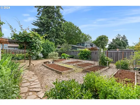 4322 Se Mitchell Street Portland OR 97206