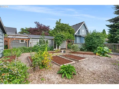 4322 Se Mitchell Street Portland OR 97206