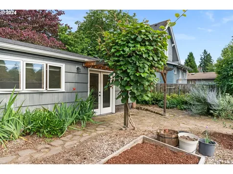 4322 Se Mitchell Street Portland OR 97206