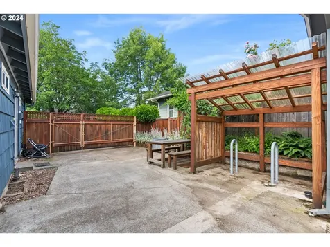 4322 Se Mitchell Street Portland OR 97206