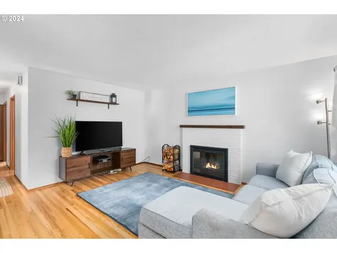 4322 Se Mitchell Street Portland OR 97206