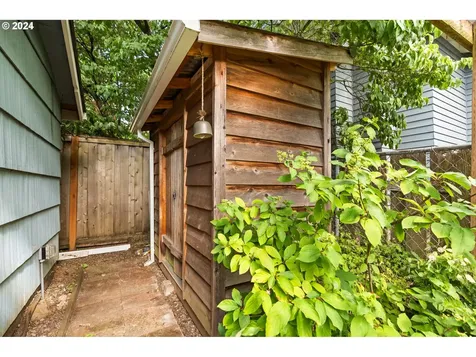4322 Se Mitchell Street Portland OR 97206