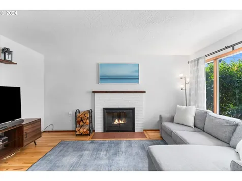 4322 Se Mitchell Street Portland OR 97206