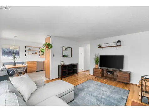 4322 Se Mitchell Street Portland OR 97206