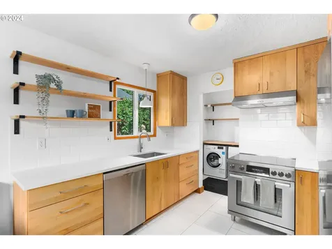 4322 Se Mitchell Street Portland OR 97206