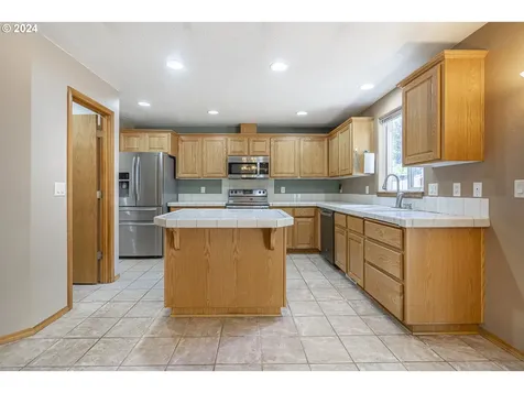818 Howard Jordan Loop Dayton OR 97114