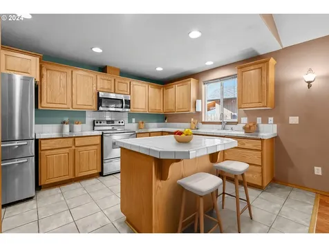 818 Howard Jordan Loop Dayton OR 97114
