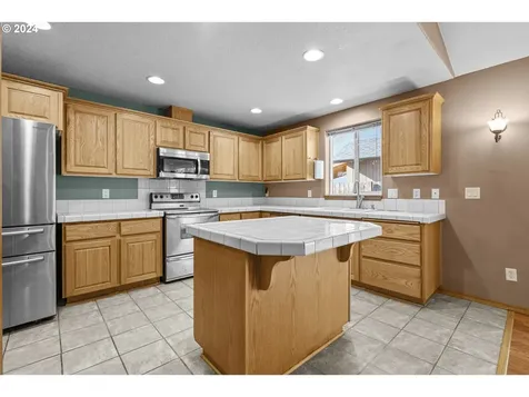 818 Howard Jordan Loop Dayton OR 97114