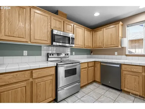 818 Howard Jordan Loop Dayton OR 97114