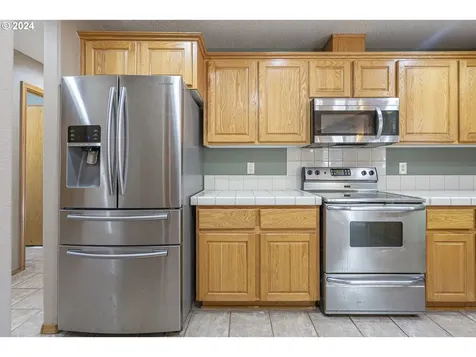 818 Howard Jordan Loop Dayton OR 97114