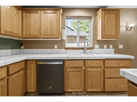818 Howard Jordan Loop Dayton OR 97114