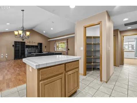 818 Howard Jordan Loop Dayton OR 97114