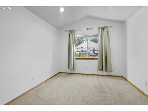 818 Howard Jordan Loop Dayton OR 97114