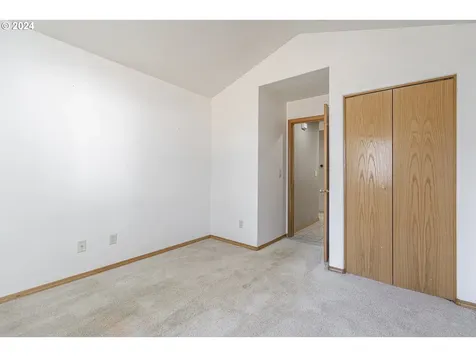 818 Howard Jordan Loop Dayton OR 97114