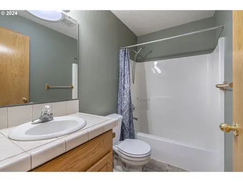 818 Howard Jordan Loop Dayton OR 97114