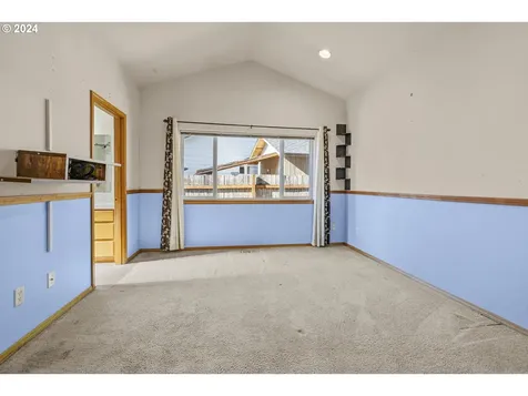 818 Howard Jordan Loop Dayton OR 97114