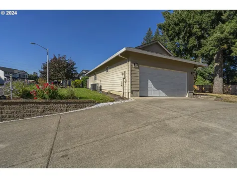 818 Howard Jordan Loop Dayton OR 97114