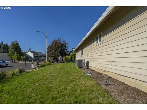 818 Howard Jordan Loop Dayton OR 97114