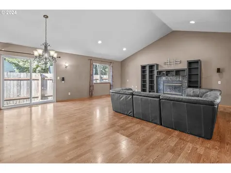 818 Howard Jordan Loop Dayton OR 97114