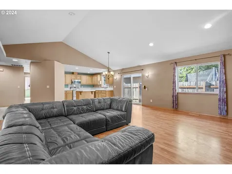 818 Howard Jordan Loop Dayton OR 97114