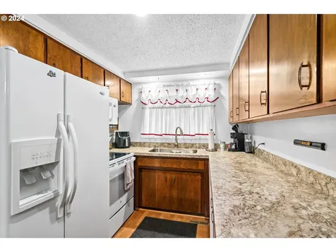1550 W 11th Avenue Junction City OR 97448
